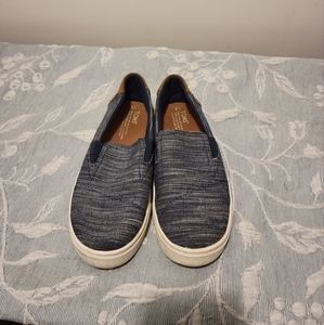 Tom's boys sneakers, navy slip ons, 6US